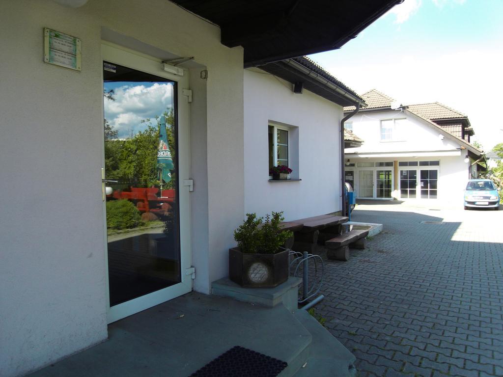 Penzion A Restaurace U Veterana Frenštát pod Radhoštěm エクステリア 写真