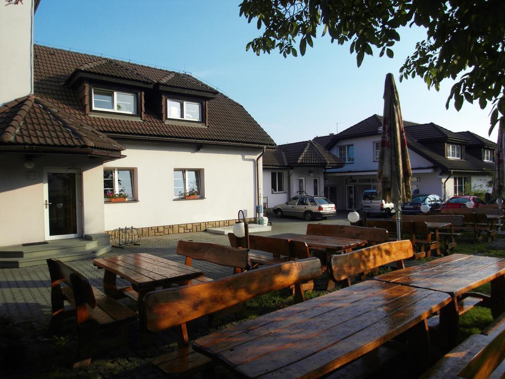 Penzion A Restaurace U Veterana Frenštát pod Radhoštěm エクステリア 写真