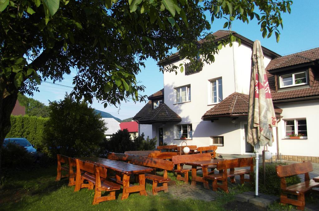 Penzion A Restaurace U Veterana Frenštát pod Radhoštěm エクステリア 写真